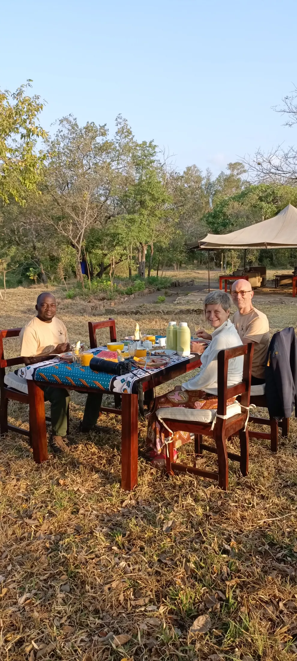 Bush breakfast beside the tents